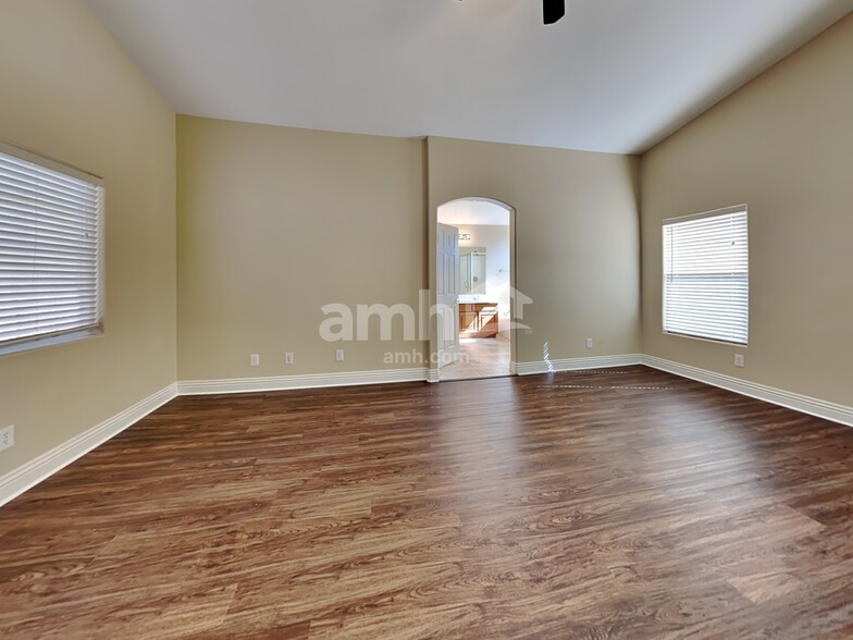 Building Photo - 8845 Red Fox Dr