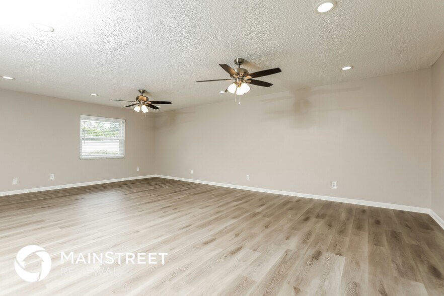 Building Photo - 690 Wells St