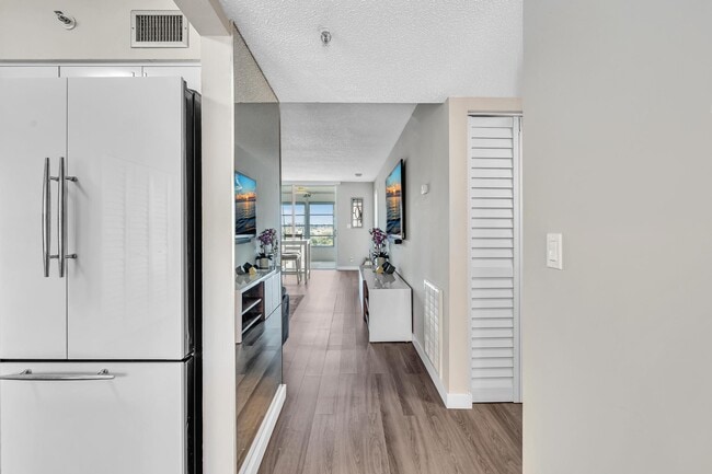 Building Photo - 14623 Bonaire Blvd