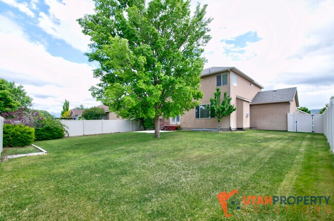 Building Photo - 4638 Seminole Cir