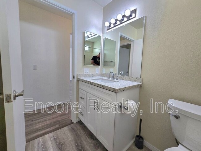 Building Photo - 2093 Waterbury Dr