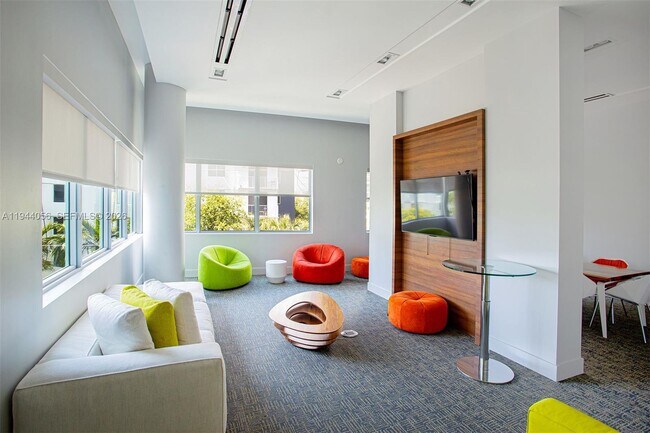 Building Photo - 1600 SW 1st Ave