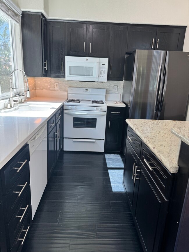 Building Photo - 13885 Portofino St