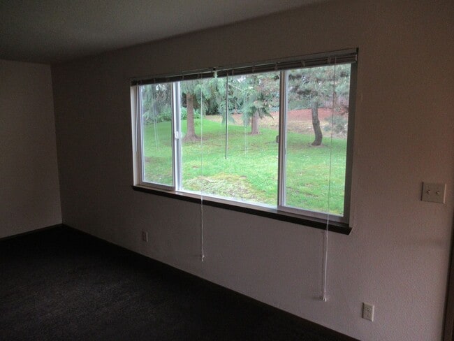 Building Photo - 3351 Willow Ct SE