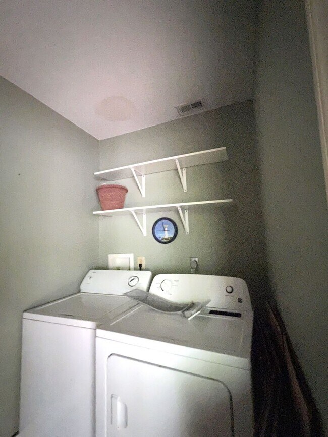 Building Photo - RENT SPECIAL! Just painted, modern gray! Charming end unit town home in Stones Throw. Walking dis...