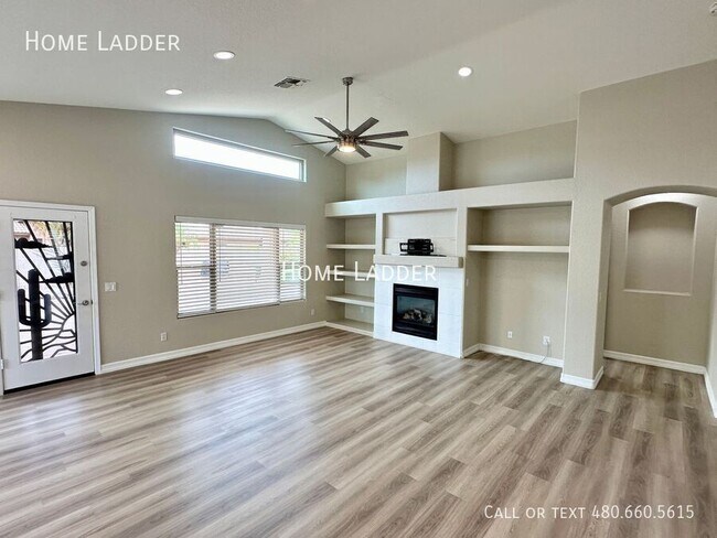 Building Photo - 9732 E Kiowa Ave