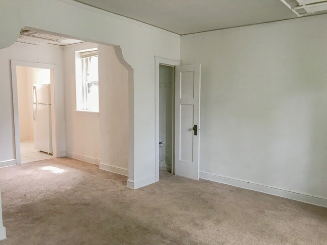 Building Photo - 2562 N Prospect Ave