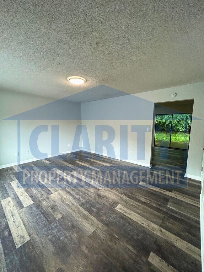 Building Photo - Excellent CLEVELAND NW location!