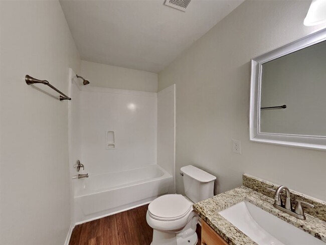 Building Photo - 30710 Country Meadows Dr