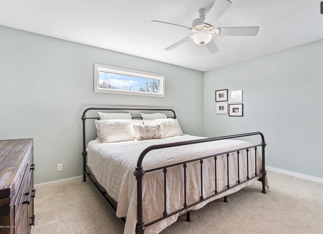 Building Photo - Welcome Home –  5 Bed in Timberline Acres