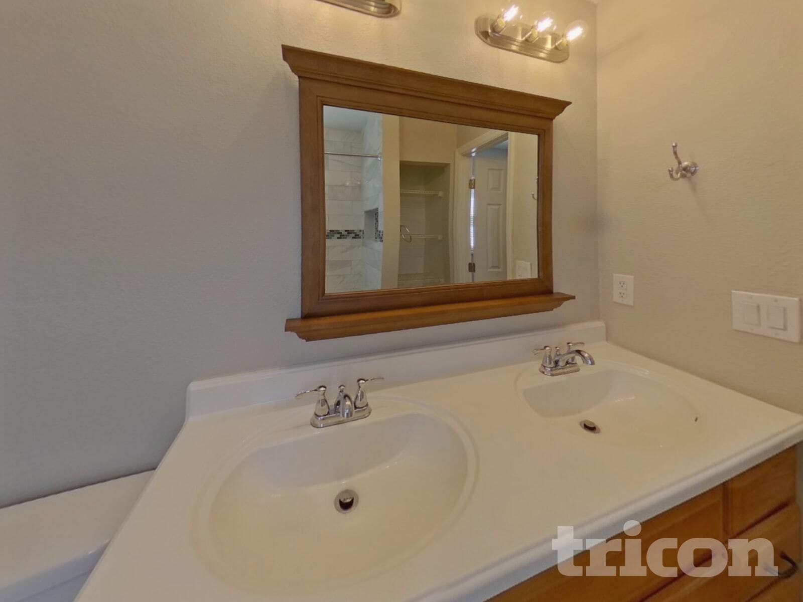 Building Photo - 8104 Plunkett Ave