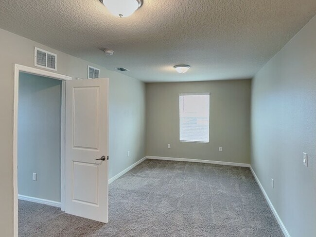 Building Photo - 837 Rivers Crossing St