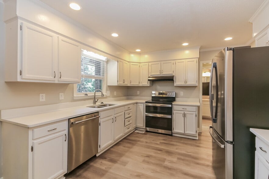 Building Photo - 524 Robin Dr