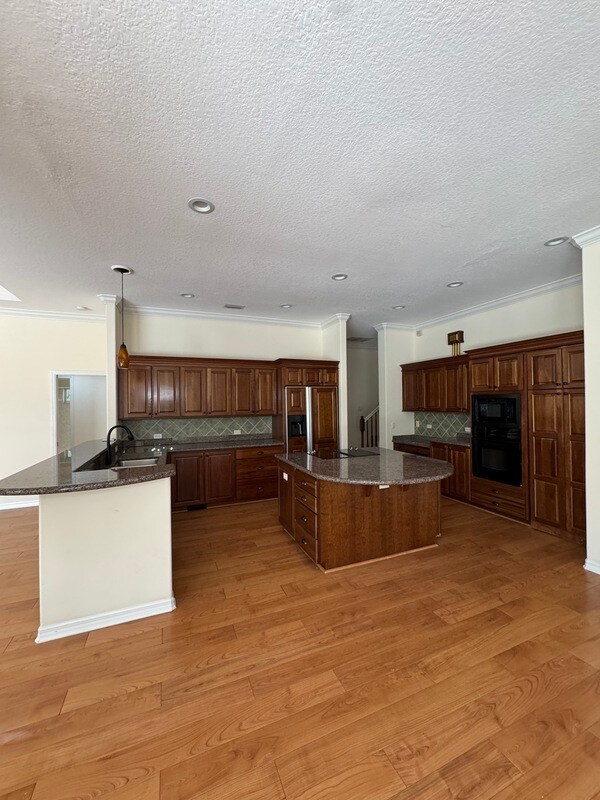 Building Photo - 10084 Cherry Hills Ave Cir