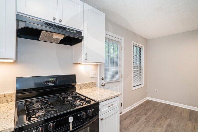 Building Photo - 2BR/1.5BA Townhome Near Downtown Snellville!