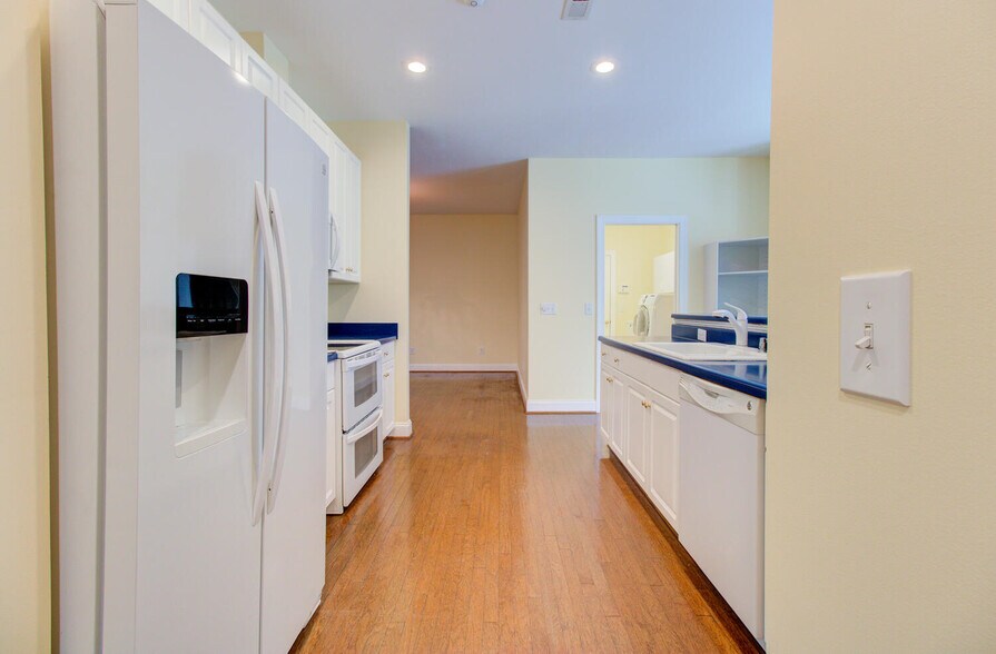 Building Photo - 4806 Alida Pl