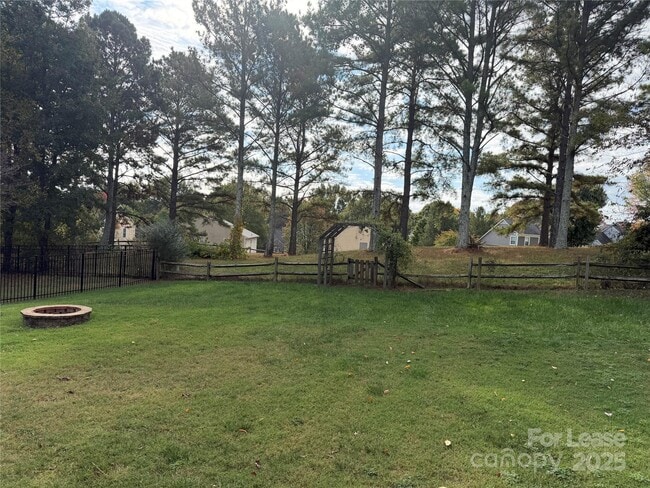 Building Photo - 8605 Tamarron Dr