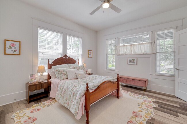 Building Photo - Top of the line remodeled 5 BED in the har...