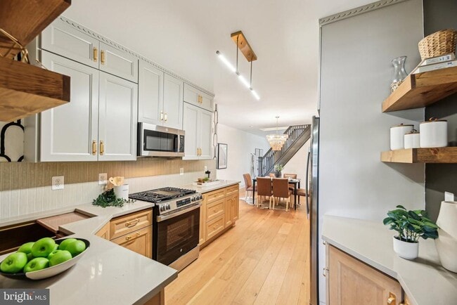 Building Photo - 3348 Chestnut Ave