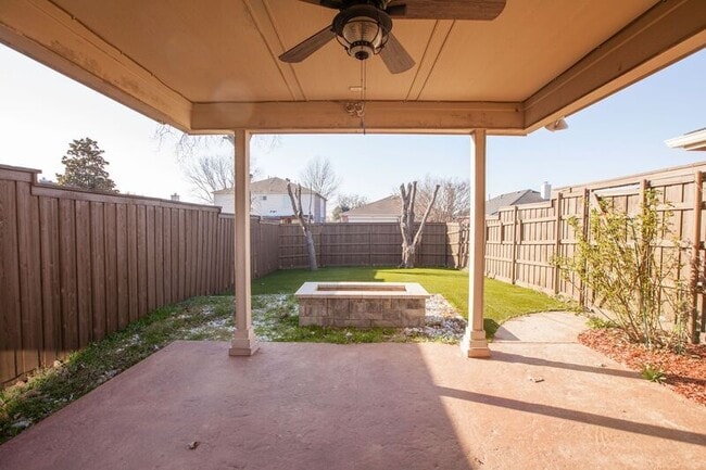 Building Photo - 3103 Creekwood Dr