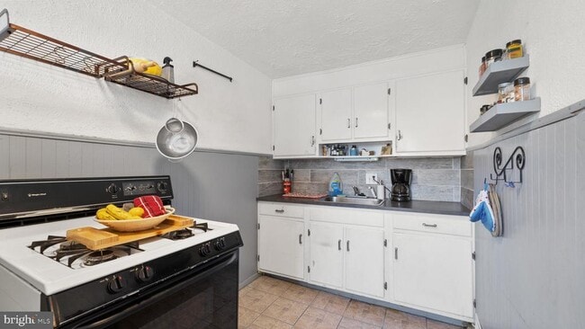 Building Photo - 305 N Bishop Ave