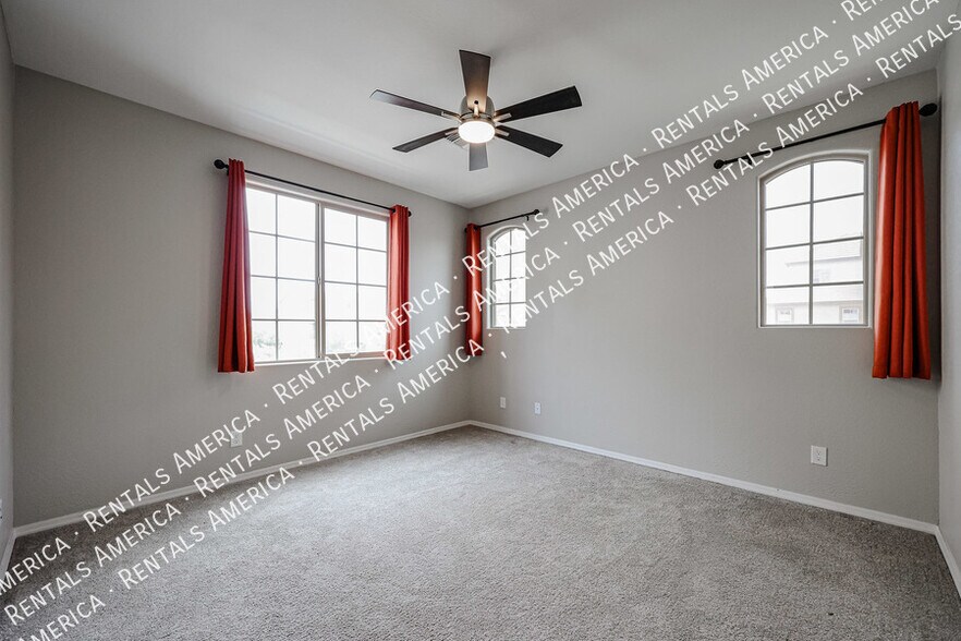 Building Photo - 1701 E Dogwood Ln