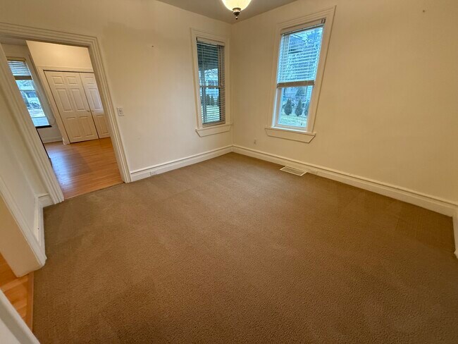 Building Photo - 125 Market St