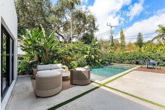 Building Photo - 445 NE 76th St