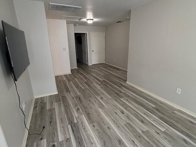 Building Photo - 6118 Fraile Dr