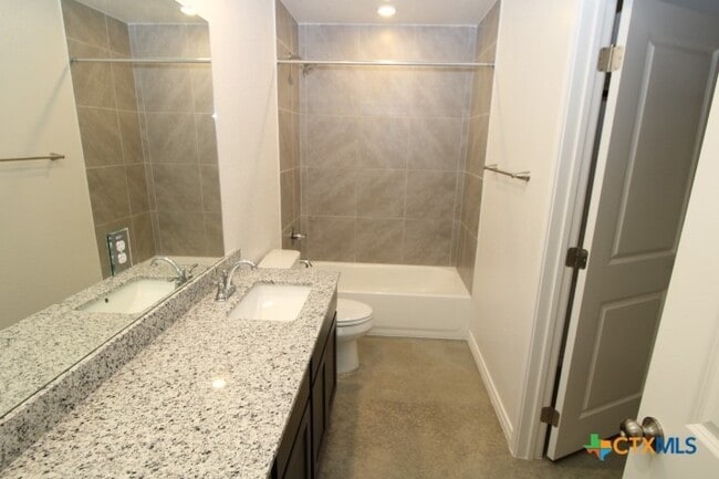 Building Photo - 514 Lost Trl