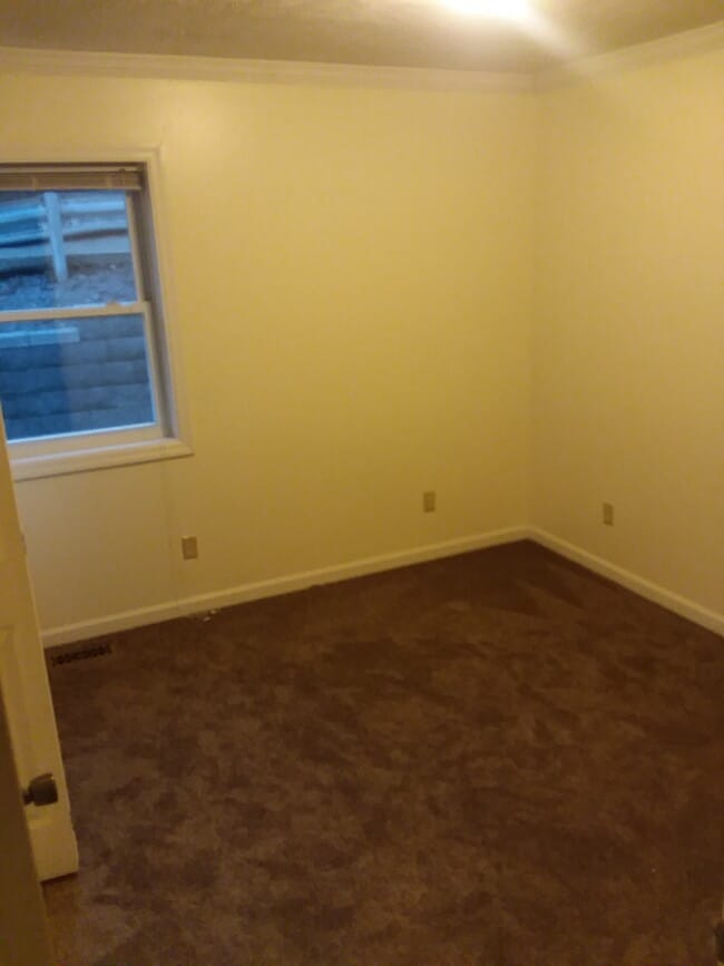 Building Photo - 445 Harner St