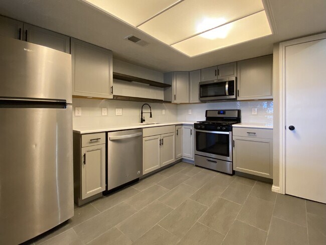 Building Photo - 1BR/1BATH - Ground Floor Condo - NO PETS