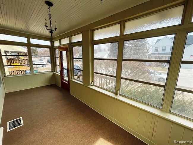 Building Photo - 916 Owana Ave