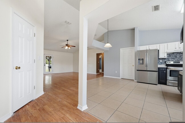 Building Photo - 210 Limestone Cir