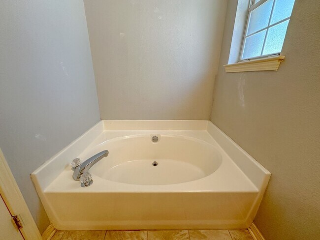 Building Photo - 3 Bedroom 2 Bath home in Marblehead Estates, located in Milton, FL!