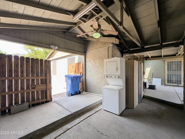 Building Photo - 2443 E Earll Dr