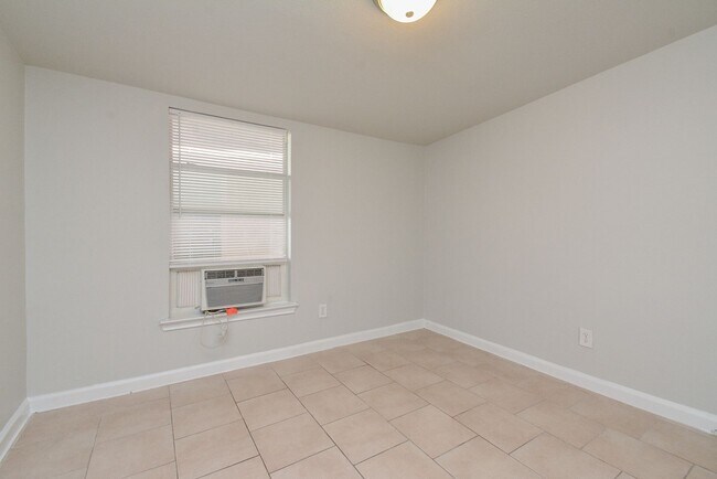 Building Photo - 2118 Thonig Rd