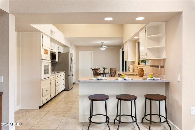 Building Photo - 12318 W Fieldstone Dr