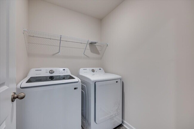 Building Photo - 587 King Clover Ln