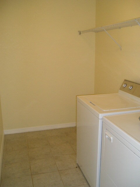 Building Photo - "Charming 3-Bedroom Haven with 2 Baths in Palm Coast – 1208 Sq Ft of Cozy Living!"