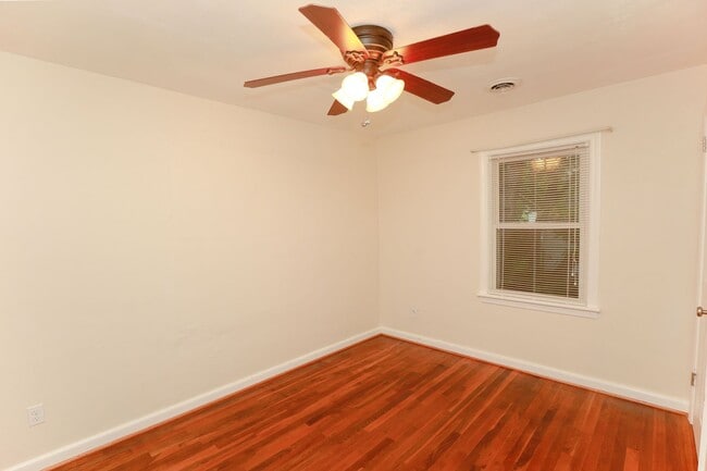 Building Photo - Gorgeous home rental in Virginia Beach!