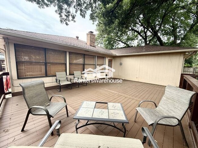 Building Photo - Beautiful home in well established neighbo...