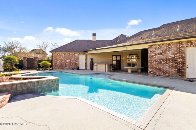 Building Photo - 100 Stone Creek