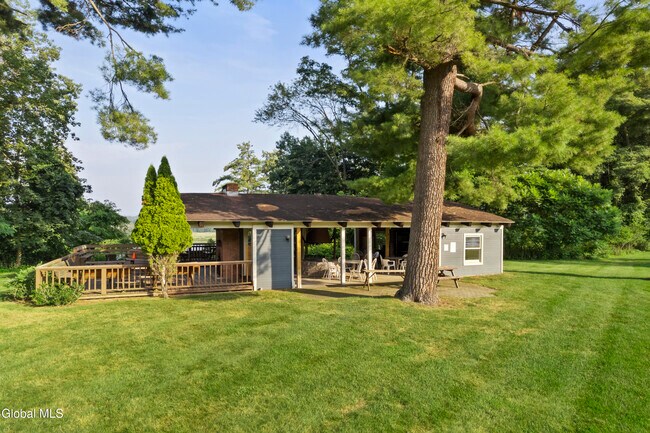 Building Photo - 19 Sarazen St