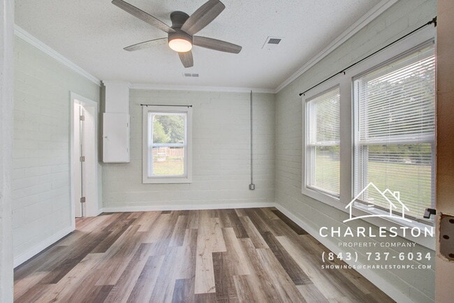 Building Photo - 118 Klein St