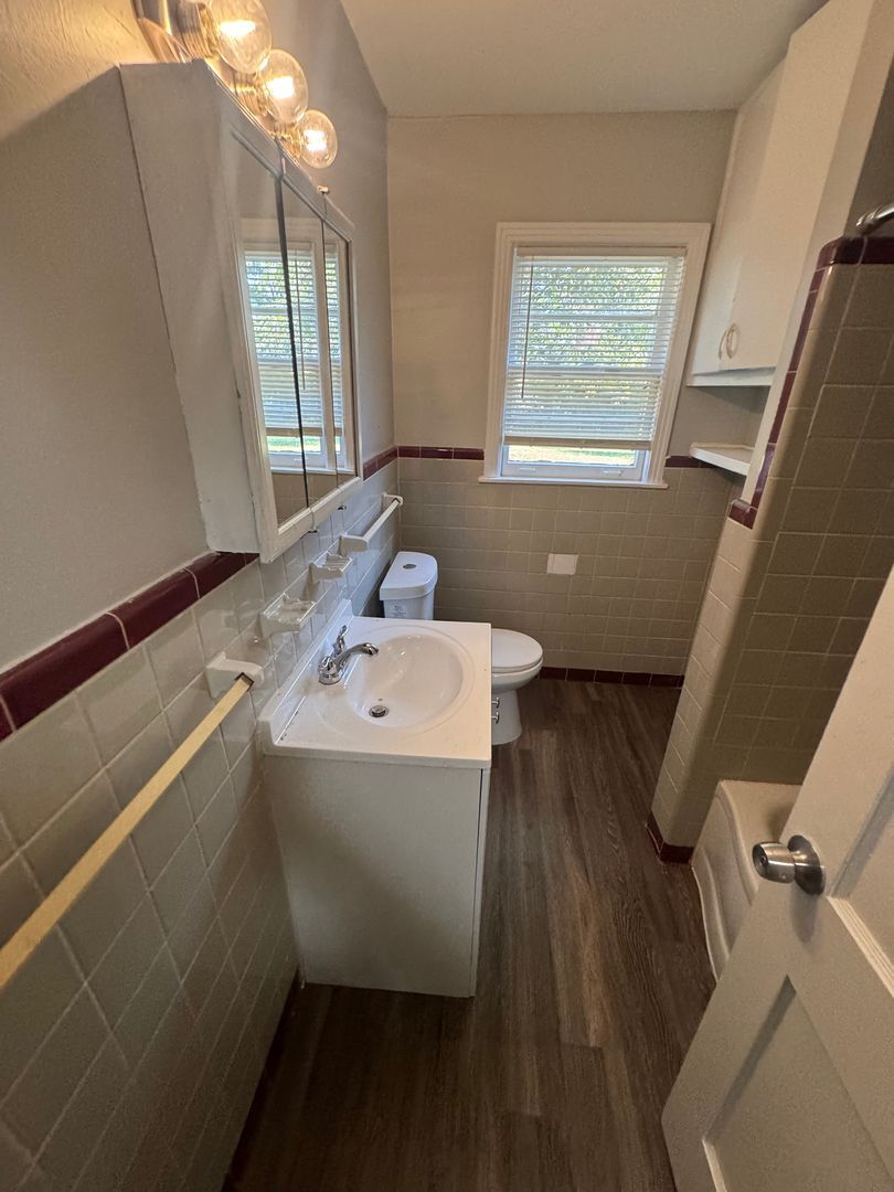 Building Photo - 280 Ivan Rd