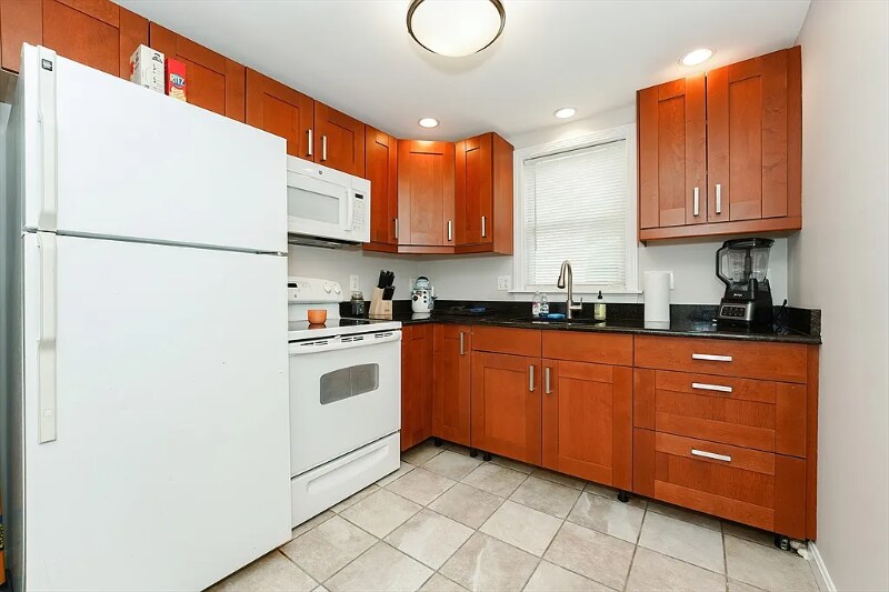 Building Photo - 35 Grove St