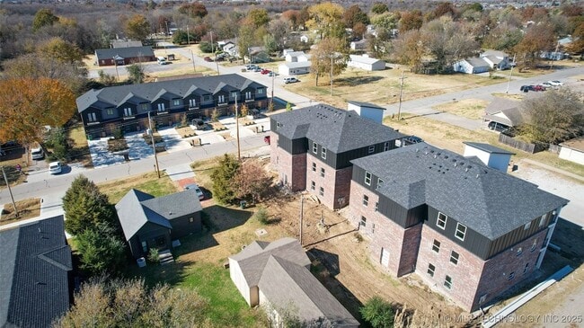 Building Photo - 112 W 2nd St