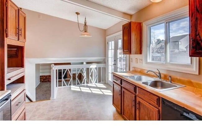 Building Photo - 3165 Zephyr Dr