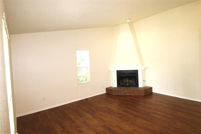 Building Photo - 900 Aspen Ct